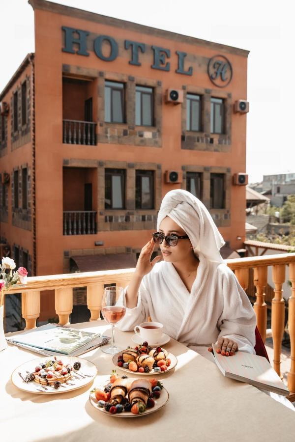 H Resort Hotel Vagharshapat Armenia Exterior foto